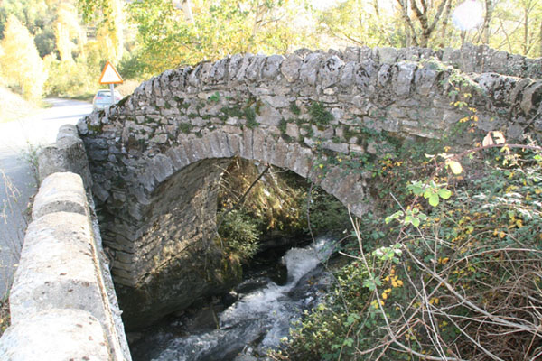 Puente de Vicen desde la carretera actual