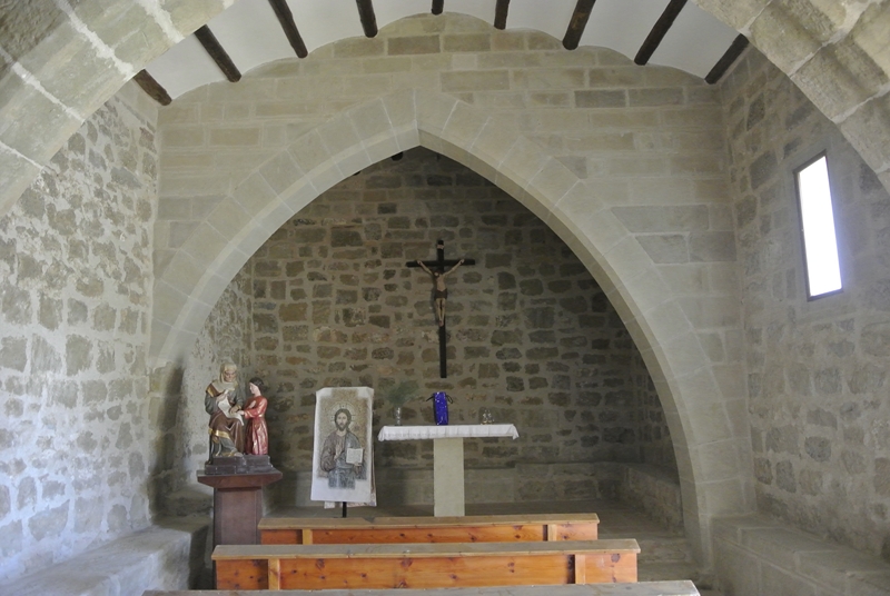 Arco reconstruido del altar