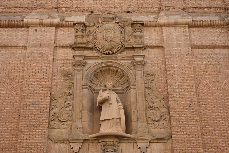 Imagen de San Vicente y escudo de Carlos III
