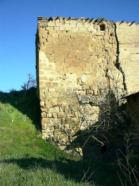Restos de la torre medieval