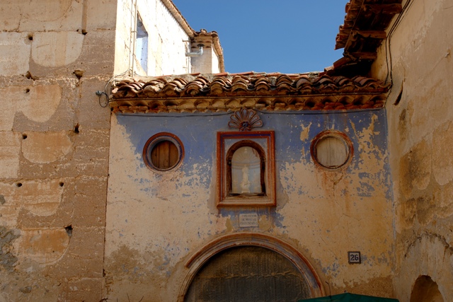 Vista de la portada del Convento de las Concepcionistas Franciscanas de Cuevas de Cañart