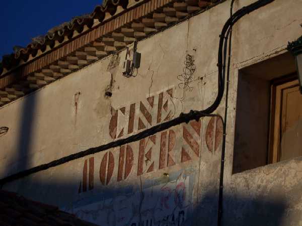 Cine Moderno