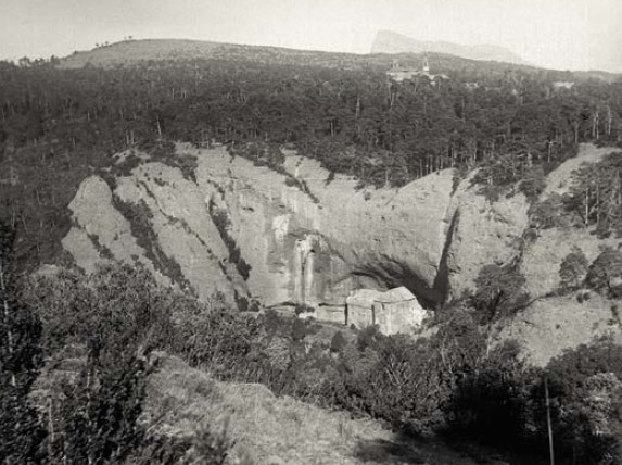 Panorama de los dos monasterios de San Juan de la Peña (c. 1878-1899). Santiago Ramón y Cajal. Legado Cajal, CSIC