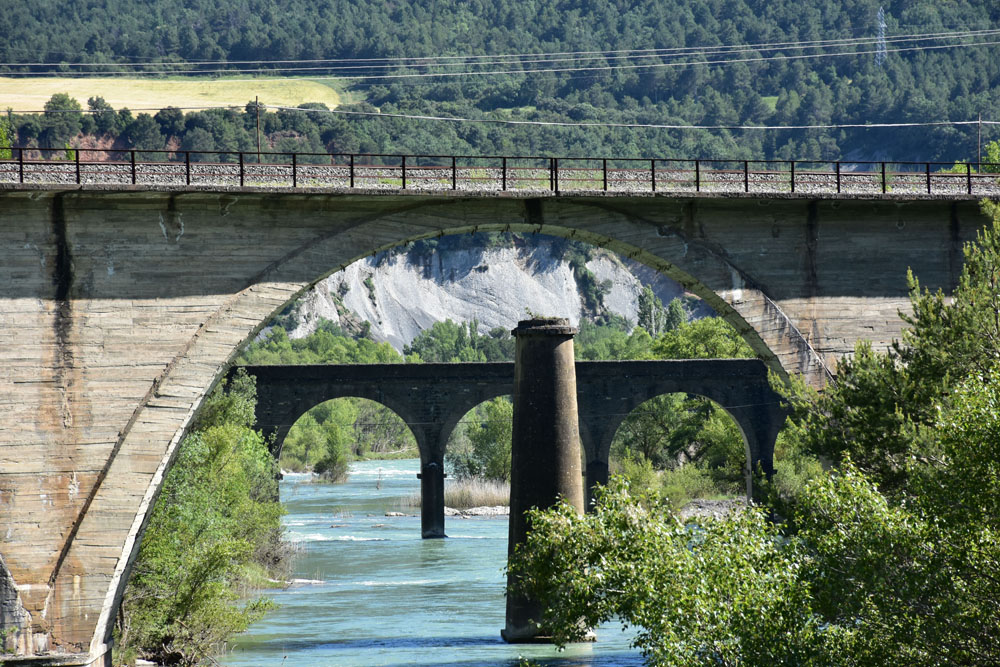 Puente derruido de la Garoneta Nueva
