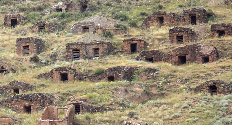 ARQUITECTURAS SUBTERRNEAS EN LA PROVINCIA DE ZARAGOZA: VIVIENDAS Y BODEGAS