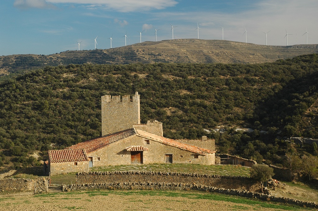 DEFENSA, OSTENTACIN Y ARQUITECTURA: LAS CASAS TORREADAS DE LAS SIERRAS TUROLENSES