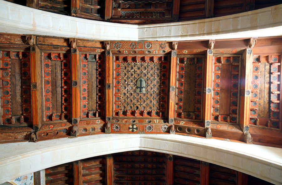 Cruces de Calatrava en la techumbre mudéjar de la Virgen de la Fuente. Peñarroya de Tastavins